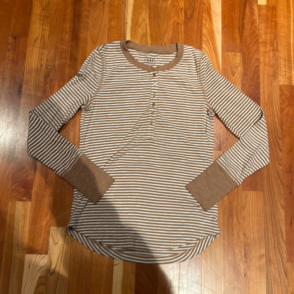 GAP Women’s ribbed striped henley - Small